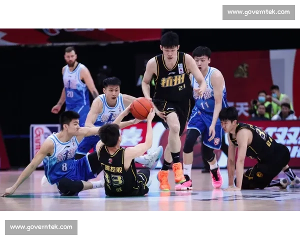 周琦强势对决马刺内线攻防两端引爆全场焦点之战NBA赛场 周琦强势对决马刺内线攻防两端引爆全场焦点之战NBA赛场
